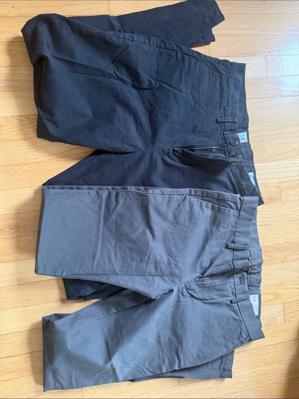 GAP Men's Chinos in Black and Gray